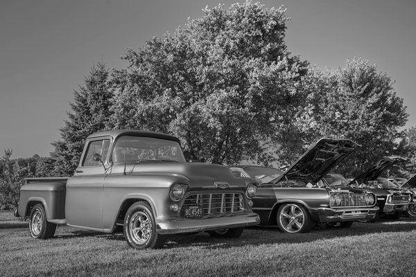 What are the current trends in UK fashion that I can easily adapt to my personal style?